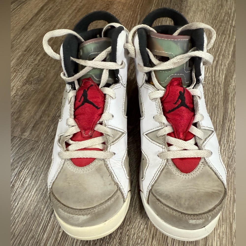 Nike Jordan high top youth sneakers Gray, White And Red , sz:1Y